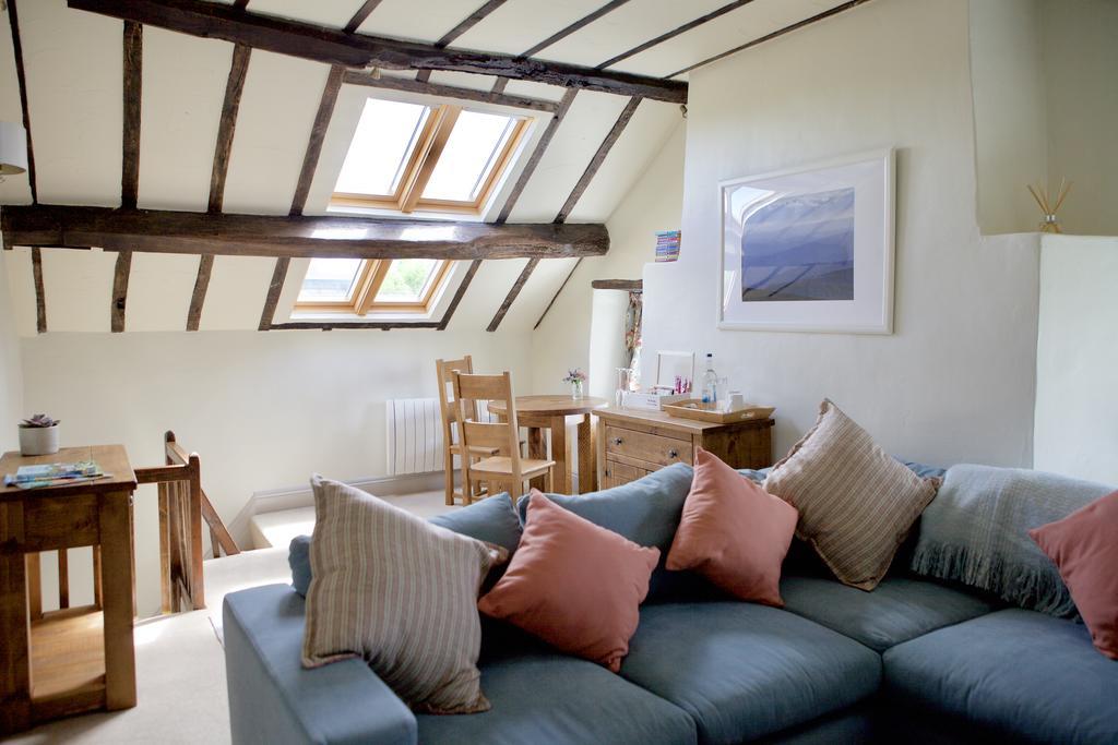 The Coach House Hotel Bishop's Castle Room photo